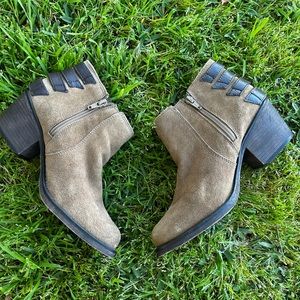 Crown Vintage Womens Brown Suede Boots Size  8.5